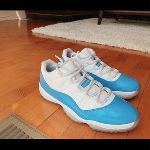 Air jordan 11 low (university blue)